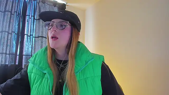 Snapshot of tekila__ chatting on 03/20/25, 10:18 tekila online show from 03/20/25, 10:18