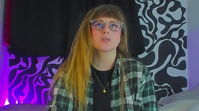 Snapshot of tekila__ chatting on 09/19/25, 02:57 tekila online show from 09/19/25, 02:57