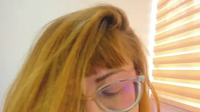 Snapshot of tekila__ chatting on 11/28/25, 12:30 tekila online show from 11/28/25, 12:30