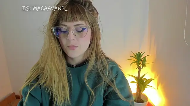 Snapshot of tekila__ chatting on 02/28/26, 10:55 tekila online show from 02/28/26, 10:55