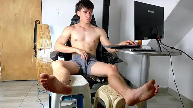 Snapshot of harry_greg21 chatting on 06/26/26, 12:48 harry greg21 online show from 06/26/26, 12:48