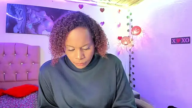 Snapshot of Camille_rose_ chatting on 02/19/25, 12:03 Camille rose online show from 02/19/25, 12:03