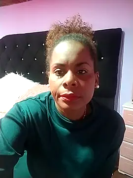 Snapshot of Camille_rose_ chatting on 10/08/25, 04:59 Camille rose online show from 10/08/25, 04:59