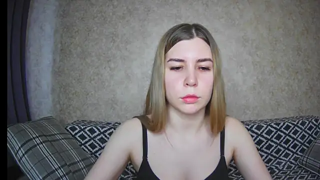 Snapshot of ElllaNuar chatting on 12/09/24, 05:18 ElllaNuar online show from 12/09/24, 05:18