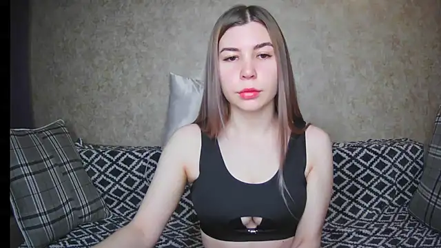 Snapshot of ElllaNuar chatting on 12/19/24, 01:39 ElllaNuar online show from 12/19/24, 01:39