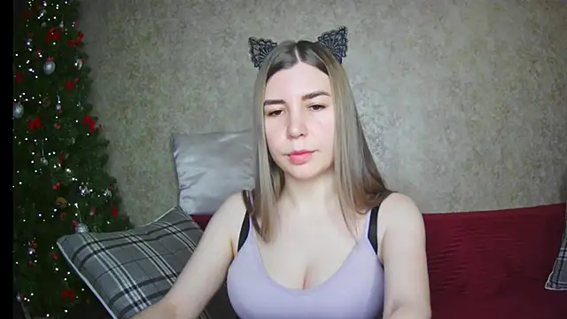 Snapshot of ElllaNuar chatting on 01/15/25, 04:57 ElllaNuar online show from 01/15/25, 04:57