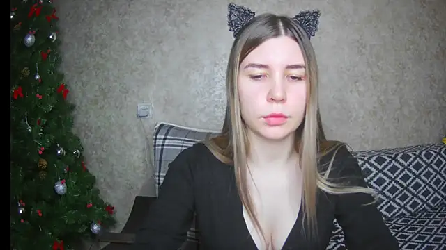 Snapshot of ElllaNuar chatting on 01/30/25, 04:27 ElllaNuar online show from 01/30/25, 04:27