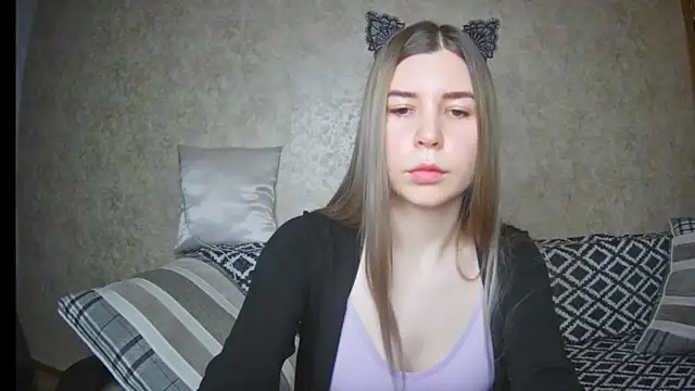 Snapshot of ElllaNuar chatting on 02/03/25, 04:14 ElllaNuar online show from 02/03/25, 04:14