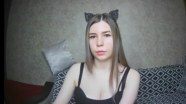 Snapshot of ElllaNuar chatting on 02/12/25, 07:23 ElllaNuar online show from 02/12/25, 07:23