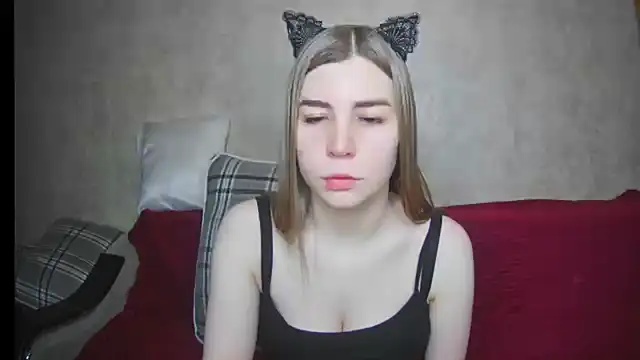 Snapshot of ElllaNuar chatting on 03/06/25, 03:57 ElllaNuar online show from 03/06/25, 03:57