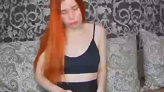 Snapshot of ElllaNuar chatting on 12/04/25, 06:23 ElllaNuar online show from 12/04/25, 06:23