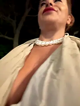 Snapshot of Selvaggia_official83 chatting on 09/21/25, 07:26 Selvaggia official83 online show from 09/21/25, 07:26