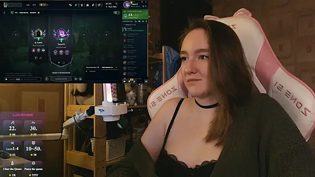 MoonlishSiren online show from 06/18/26, 08:24