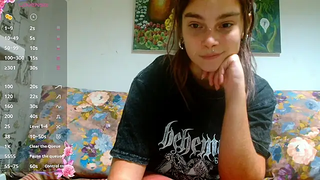 Snapshot of Sophie_Bell chatting on 12/04/24, 07:01 Sophie Bell online show from 12/04/24, 07:01