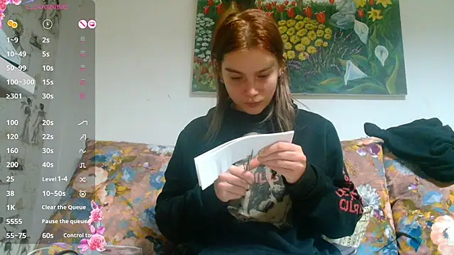 Snapshot of Sophie_Bell chatting on 12/20/24, 08:12 Sophie Bell online show from 12/20/24, 08:12