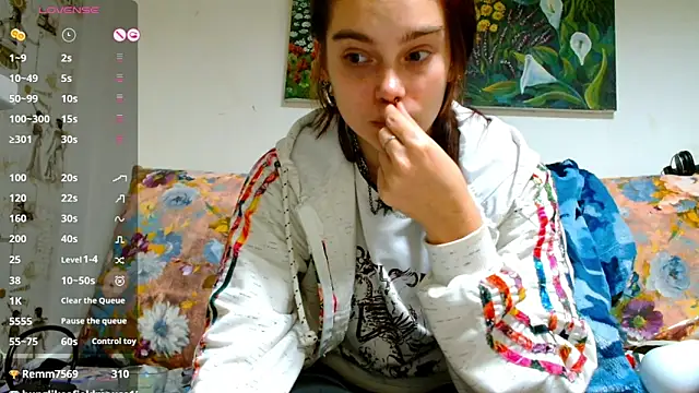 Snapshot of Sophie_Bell chatting on 02/01/25, 09:19 Sophie Bell online show from 02/01/25, 09:19
