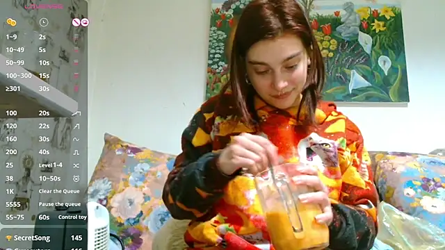 Snapshot of Sophie_Bell chatting on 02/20/25, 11:10 Sophie Bell online show from 02/20/25, 11:10
