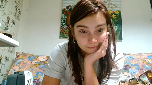 Snapshot of Sophie_Bell chatting on 03/18/25, 05:31 Sophie Bell online show from 03/18/25, 05:31