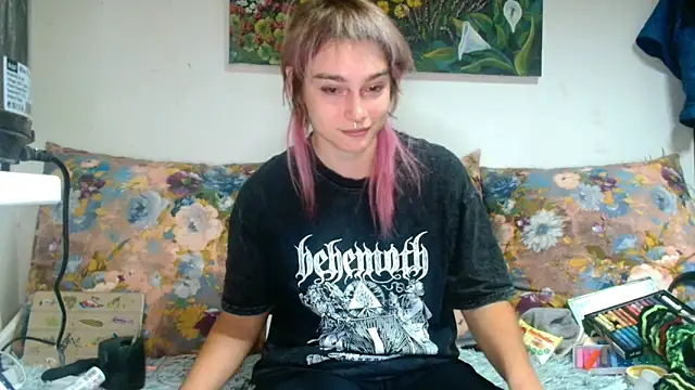 Snapshot of Sophie_Bell chatting on 10/19/25, 05:13 Sophie Bell online show from 10/19/25, 05:13