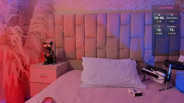 Snapshot of MelodyBliss chatting on 12/23/25, 06:00 MelodyBliss online show from 12/23/25, 06:00