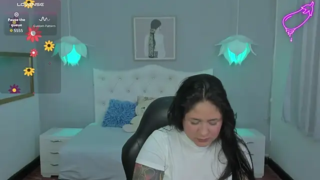 Snapshot of Lisa7_7 chatting on 11/15/25, 02:02 Lisa7 7 online show from 11/15/25, 02:02