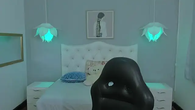 Snapshot of Lisa7_7 chatting on 11/17/25, 02:01 Lisa7 7 online show from 11/17/25, 02:01