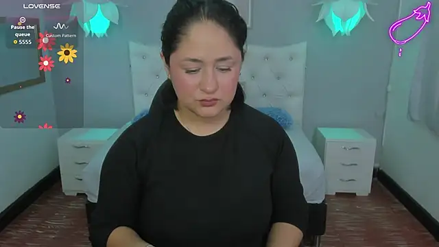 Snapshot of Lisa7_7 chatting on 11/18/25, 06:23 Lisa7 7 online show from 11/18/25, 06:23