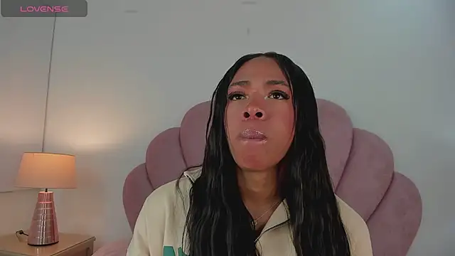 Nicole Paradise online show from 02/12/25, 12:55