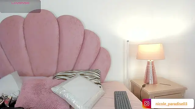 Nicole Paradise online show from 06/25/26, 01:15
