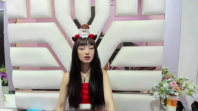 Snapshot of Aurora_18 chatting on 12/14/24, 02:31 Aurora 18 online show from 12/14/24, 02:31