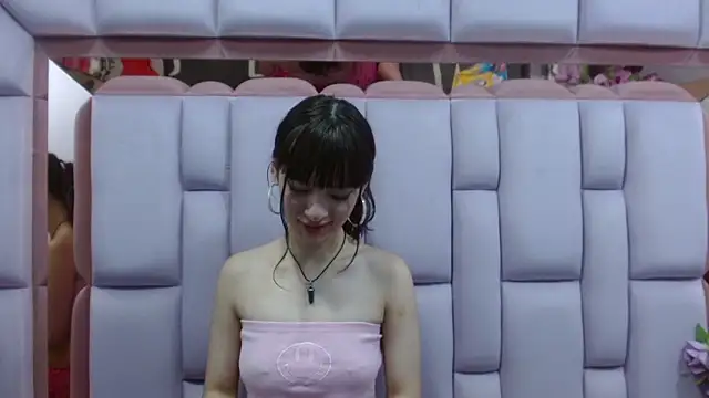 Snapshot of Aurora_18 chatting on 02/01/25, 12:40 Aurora 18 online show from 02/01/25, 12:40