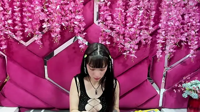 Snapshot of Aurora_18 chatting on 02/10/25, 09:15 Aurora 18 online show from 02/10/25, 09:15