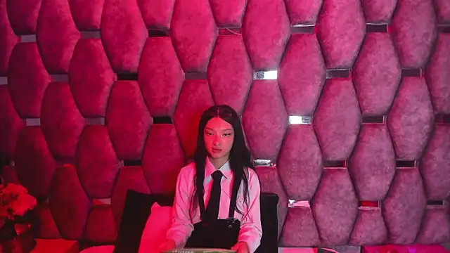 Snapshot of Aurora_18 chatting on 09/19/25, 02:18 Aurora 18 online show from 09/19/25, 02:18