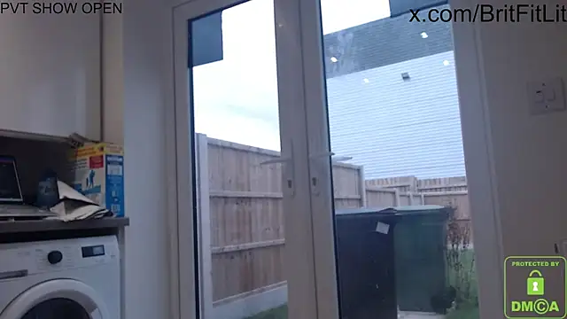 Snapshot of BritishHappyEnding chatting on 12/31/24, 10:15 BritishHappyEnding online show from 12/31/24, 10:15