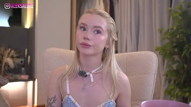 LexieLoree online show from 04/25/26, 02:36