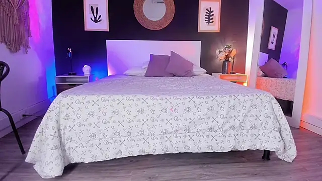 VioletPaket online show from 11/14/25, 11:53