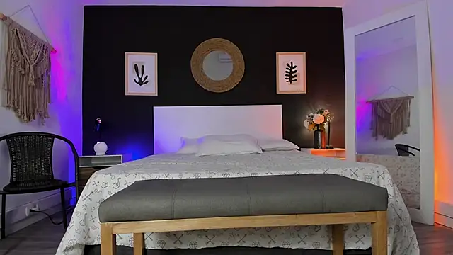 VioletPaket online show from 11/23/25, 02:17