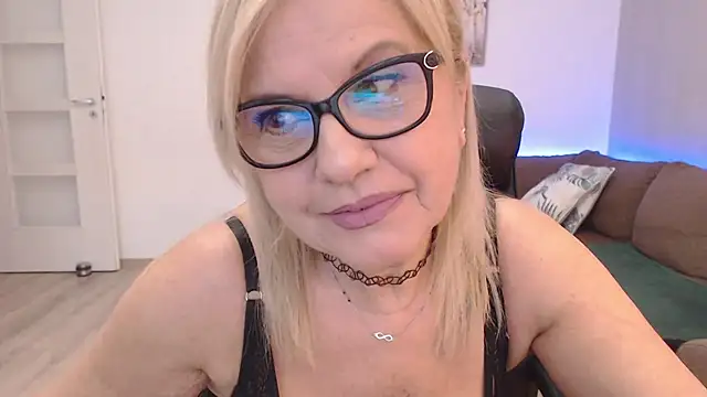 Snapshot of amberdoll4u chatting on 12/16/24, 06:43 amberdoll4u online show from 12/16/24, 06:43