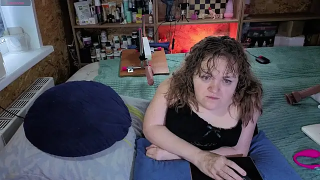 MiniNatalie online show from 11/13/25, 03:27