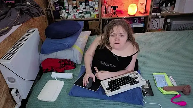 MiniNatalie online show from 11/24/25, 05:51