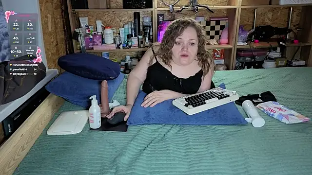 Snapshot of MiniNatalie chatting on 01/06/26, 04:54 MiniNatalie online show from 01/06/26, 04:54