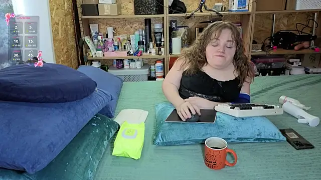 Snapshot of MiniNatalie chatting on 01/18/26, 07:34 MiniNatalie online show from 01/18/26, 07:34