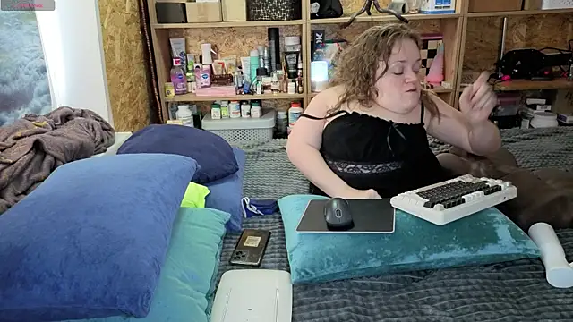 Snapshot of MiniNatalie chatting on 02/01/26, 06:12 MiniNatalie online show from 02/01/26, 06:12