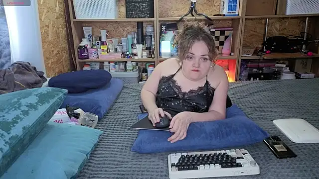 Snapshot of MiniNatalie chatting on 02/20/26, 09:21 MiniNatalie online show from 02/20/26, 09:21