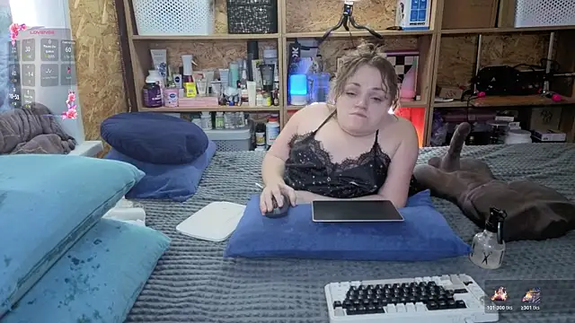 Snapshot of MiniNatalie chatting on 02/24/26, 09:40 MiniNatalie online show from 02/24/26, 09:40