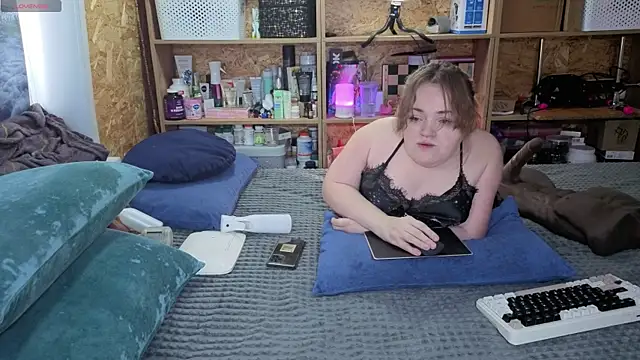 Snapshot of MiniNatalie chatting on 03/04/26, 10:10 MiniNatalie online show from 03/04/26, 10:10