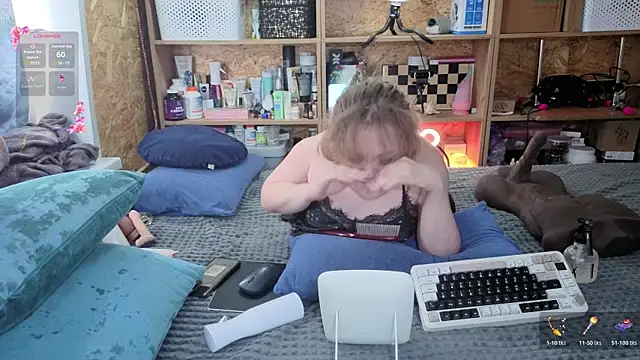 Snapshot of MiniNatalie chatting on 03/05/26, 07:04 MiniNatalie online show from 03/05/26, 07:04