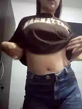 Snapshot of dulccemaria24 chatting on 02/19/26, 01:01 dulccemaria24 online show from 02/19/26, 01:01