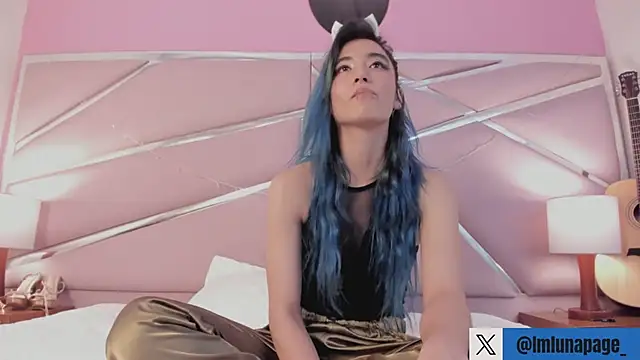 Snapshot of Lunapage chatting on 01/24/25, 07:07 Lunapage online show from 01/24/25, 07:07