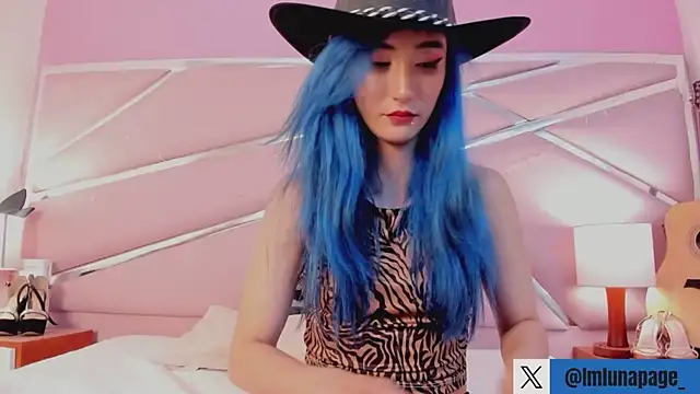 Snapshot of Lunapage chatting on 02/10/25, 02:05 Lunapage online show from 02/10/25, 02:05